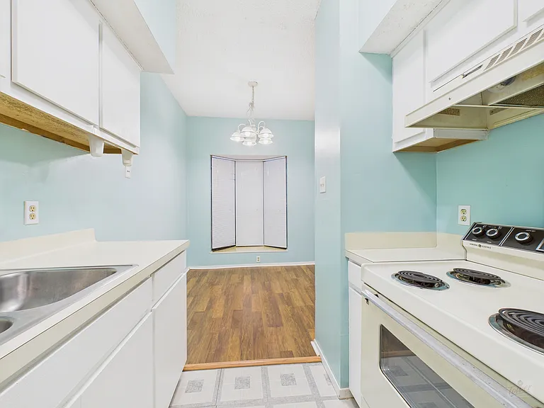 3316 Guadalupe St #220 — Photo 5