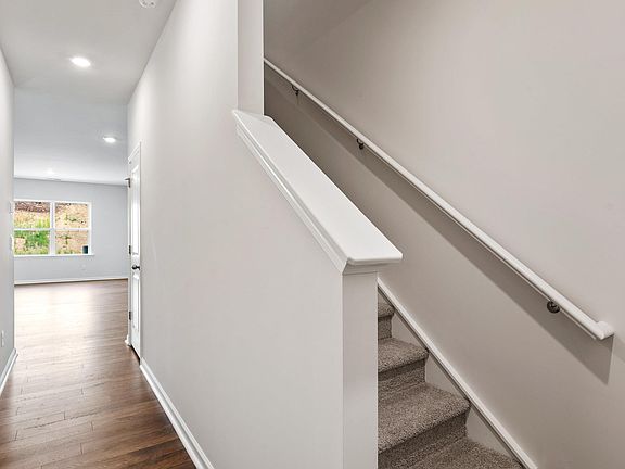 3rd image of 220 Chapelwood Way