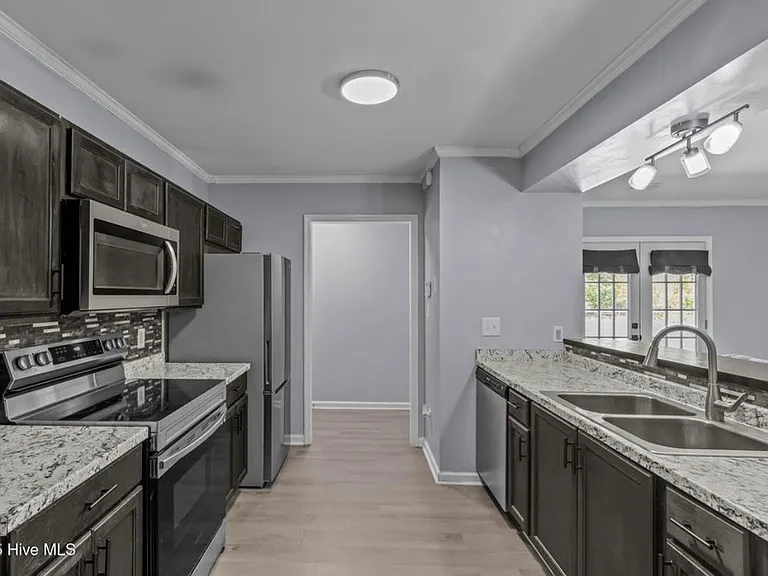139 Charlton Rd — Photo 11