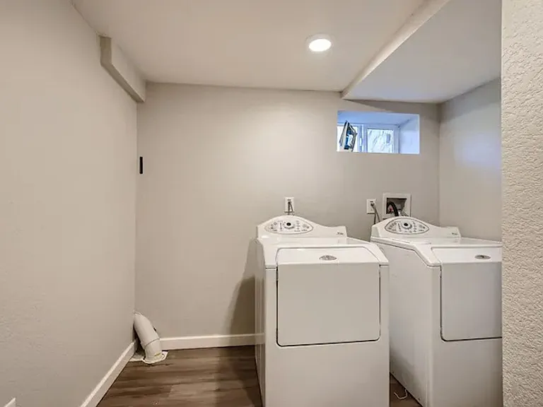 2359 W Moffat Pl #B — Photo 8