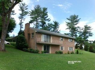 1113 Crofton Ave, Waynesboro, VA 22980