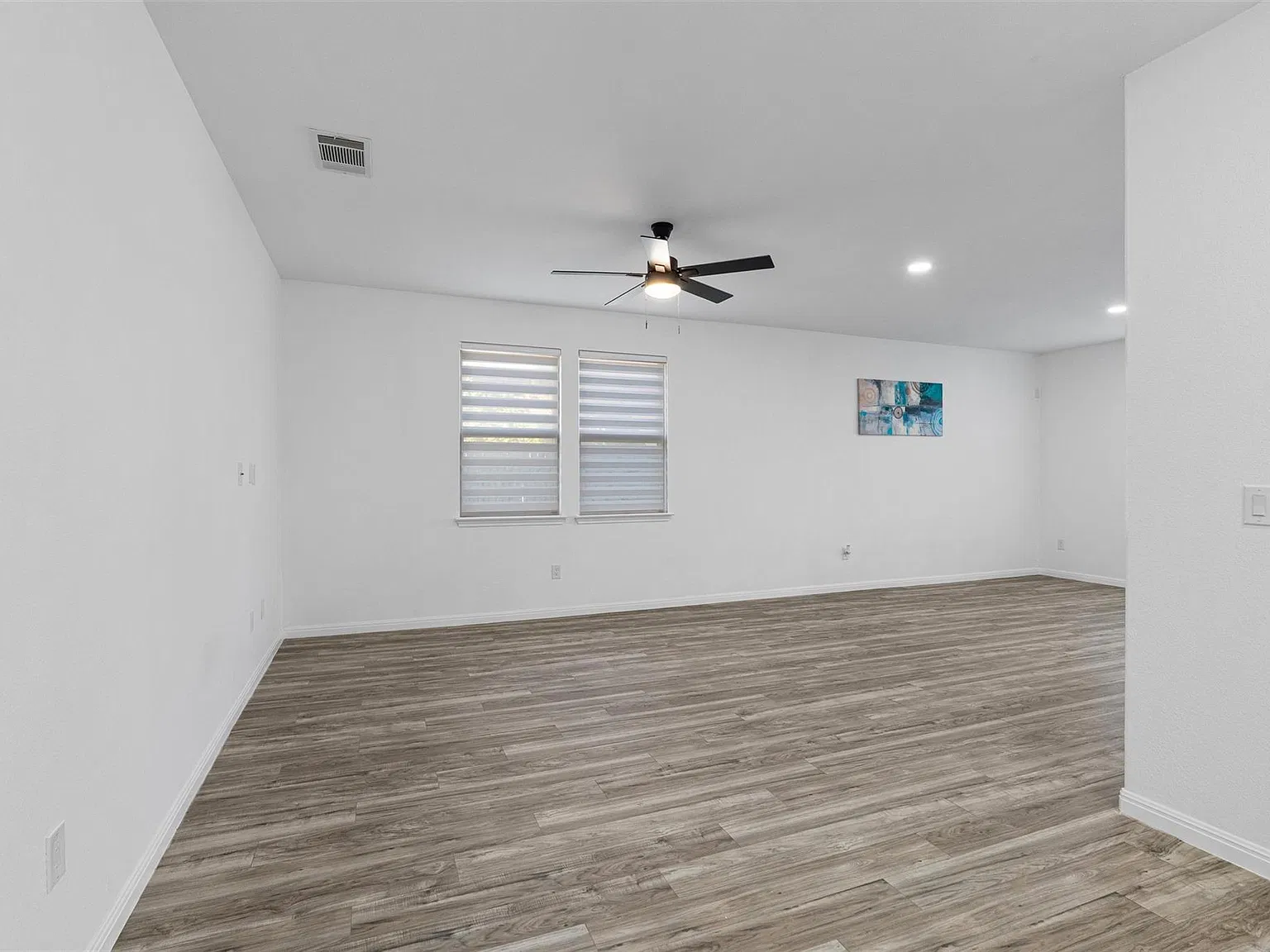 4 bed, 2.5 bath, 1931 sqft, $2,000 — Photo 2