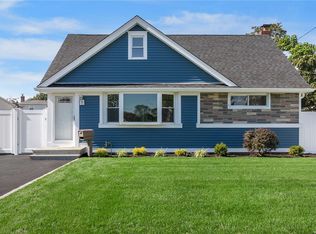894 Winthrop Dr, East Meadow, NY 11554