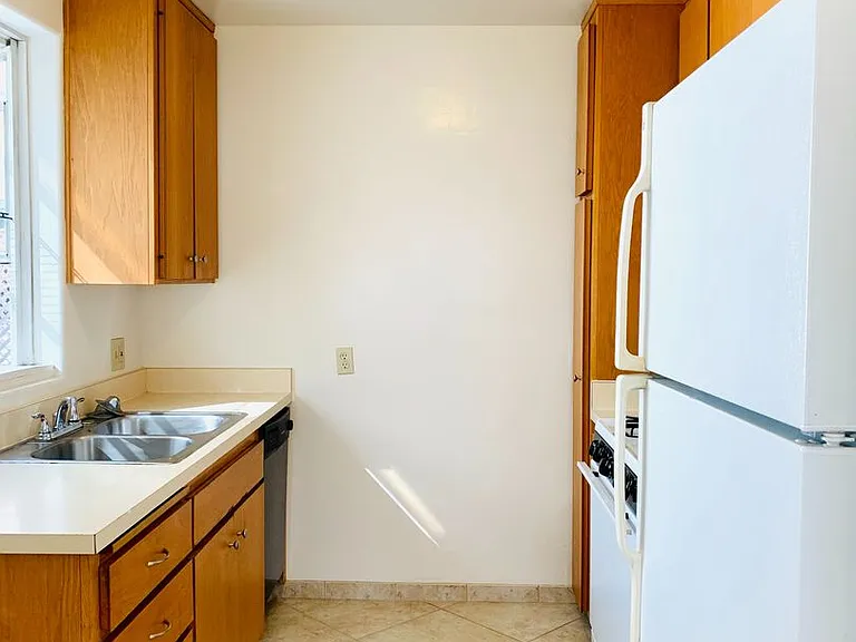 Beautiful 2bd/1ba Condo In Crown Point! W/ Garage & Laundry! $3,595/Mo — Photo 7