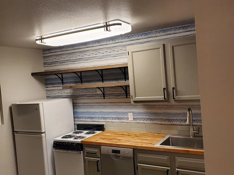 301 S Pine St #105 — Photo 4