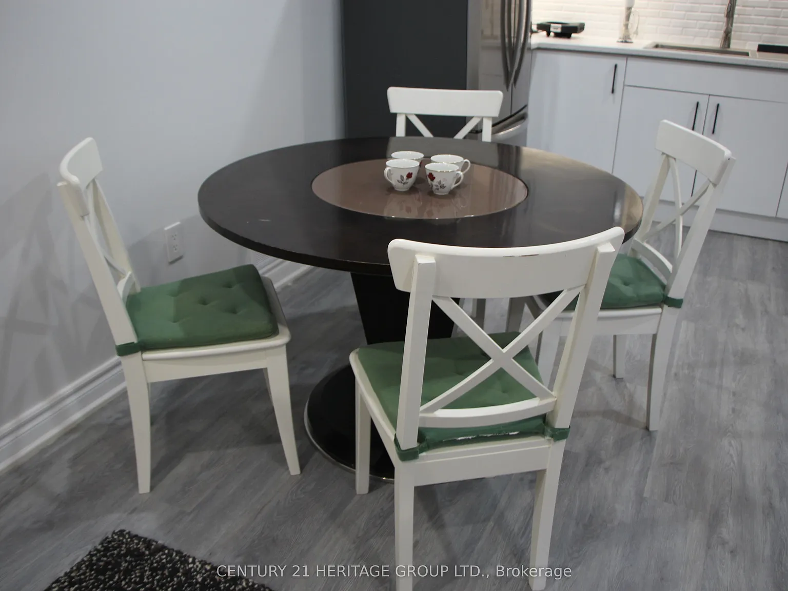 3 bed, $1,900 — Photo 3