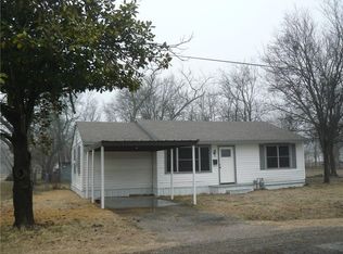 901 Walnut St, Honey Grove, TX 75446