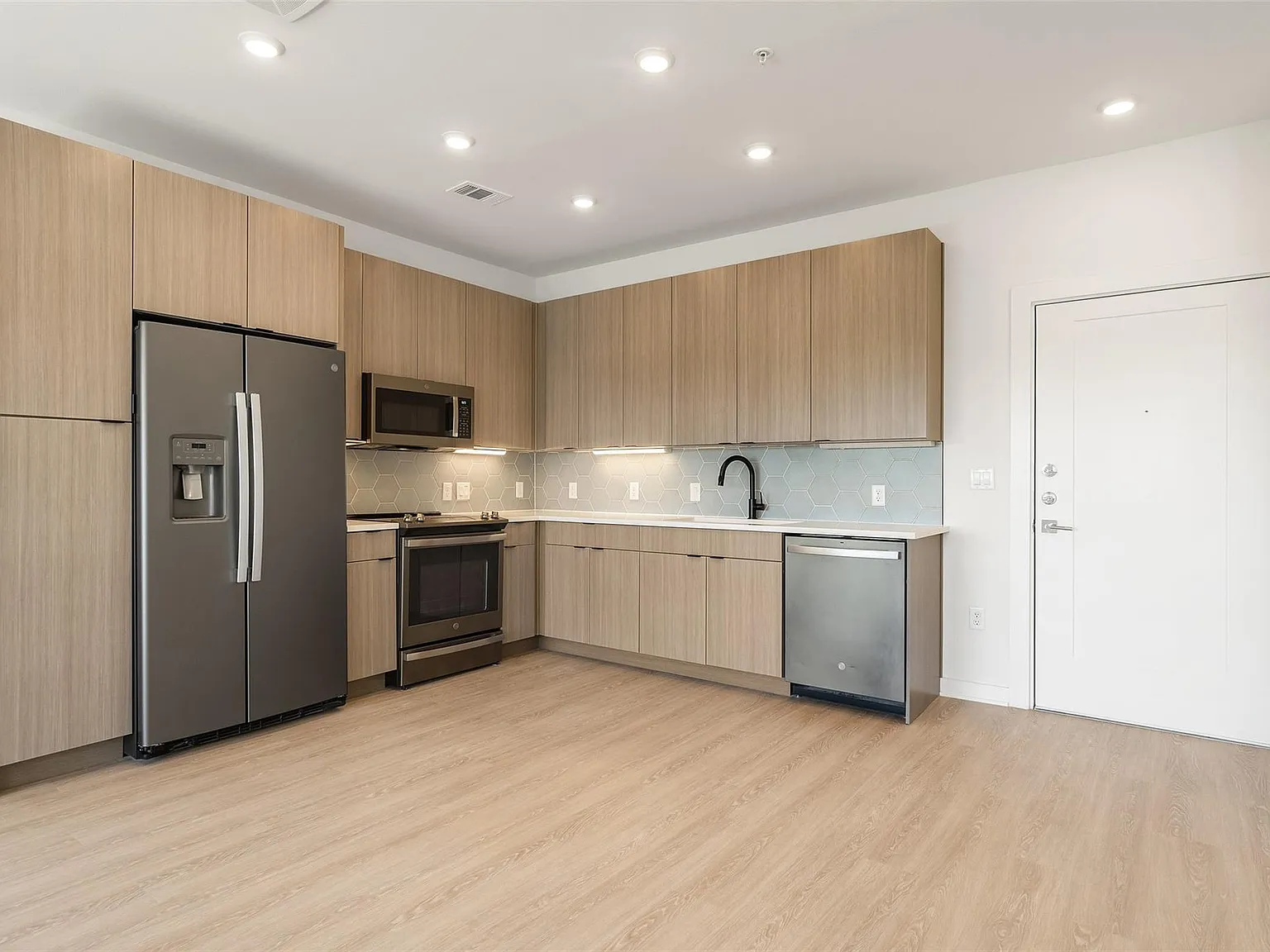 1 bed, 1.0 bath, 675 sqft, $1,500 — Photo 1