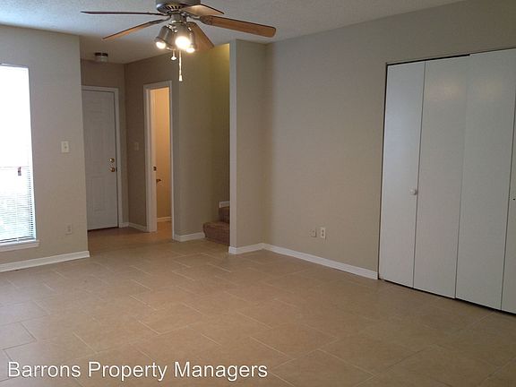 3rd image of 2812 Villa Woods Cir