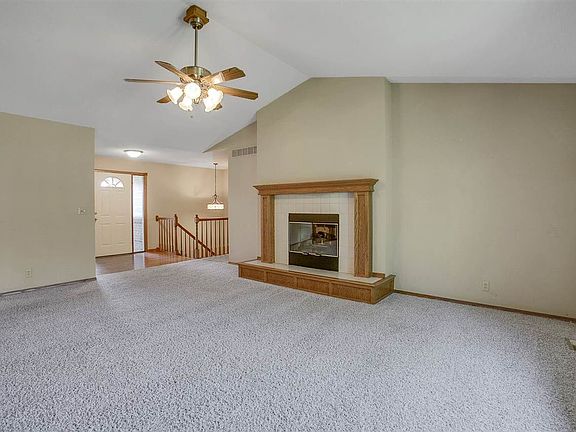 4th image of 253 N Greenvalley Dr