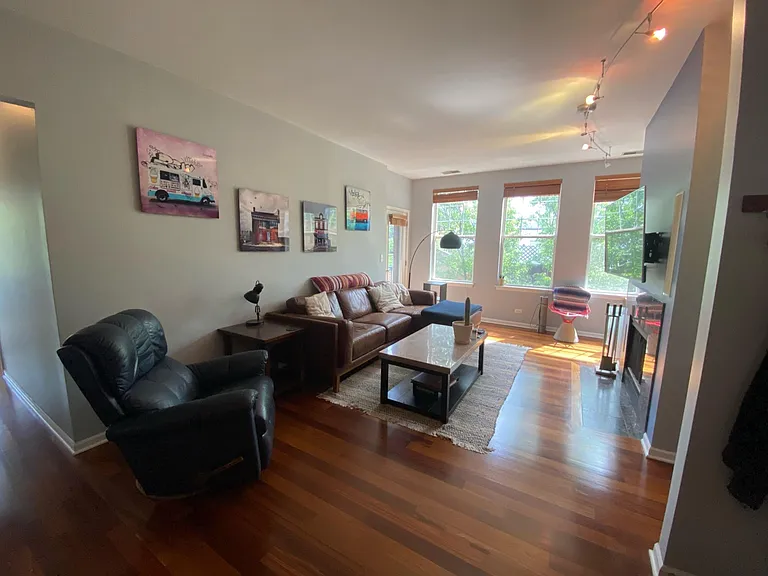 301 W Goethe St #104A — Photo 4