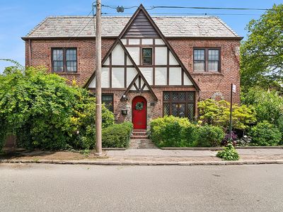 9001 68th Ave, Flushing, NY, 11375