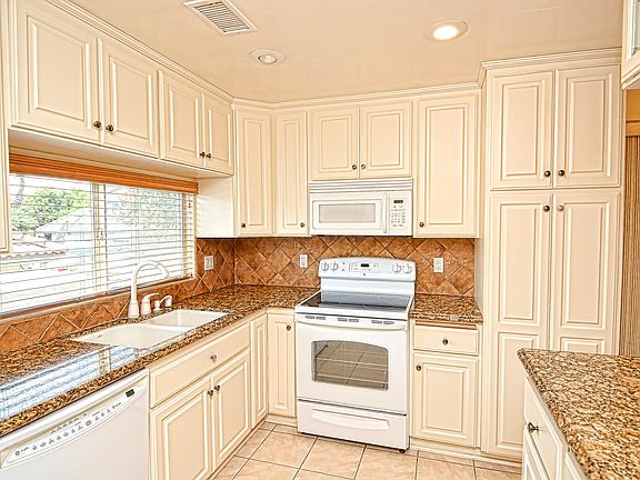 4th image of 12166 Abacherli Ave