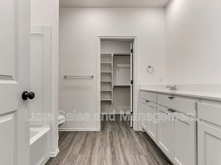 8012 NW 110th Dr — Photo 18