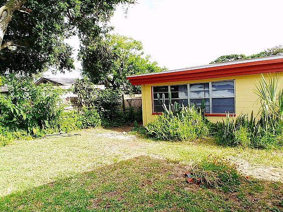 5th image of 162 Laurie Dr