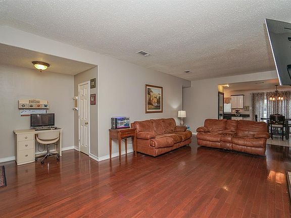 4th image of 6110 Henniker Ct