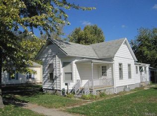 1120 N Walnut St, Litchfield, IL 62056