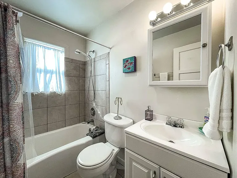 422 N Baldwin St — Photo 10