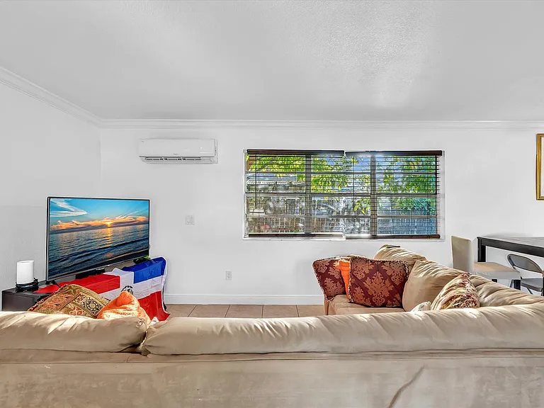 700 SW 5th Ct — Photo 11