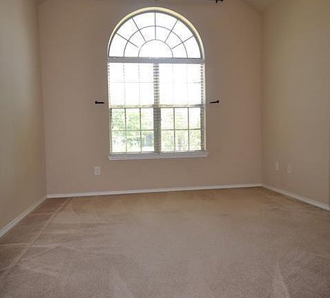 4th image of 9009 Weller Ln