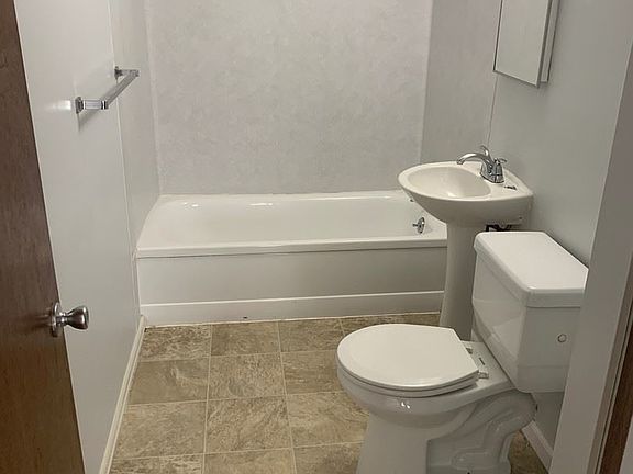 5th image of 610 Highland Dr APT 03