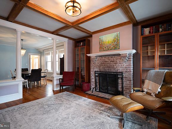 3rd image of 310 W 14th St