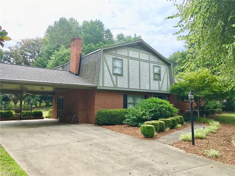 2nd image of 2325 Springvalley Dr