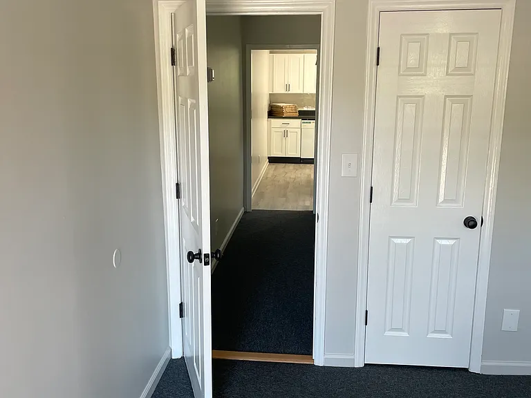 201 Carver St — Photo 4