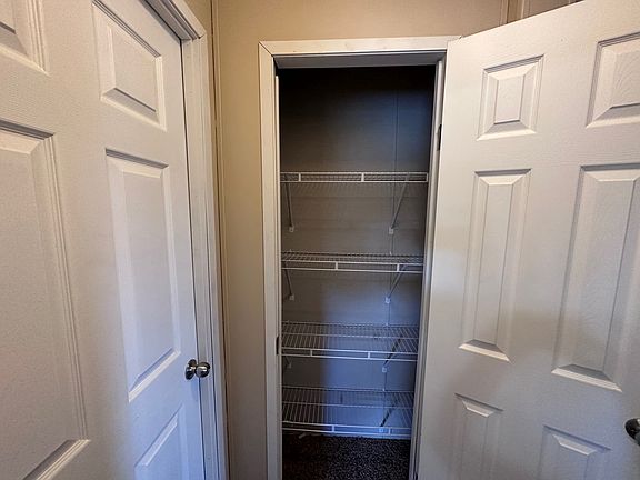 5th image of 516 Courtland Ln #610