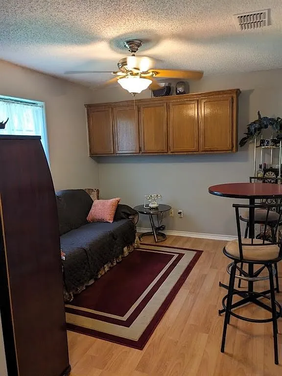 4 bed, 3.0 bath, 2556 sqft, $2,800 — Photo 4