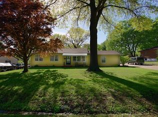 2504 S Queen Ridge Dr, Independence, MO 64055