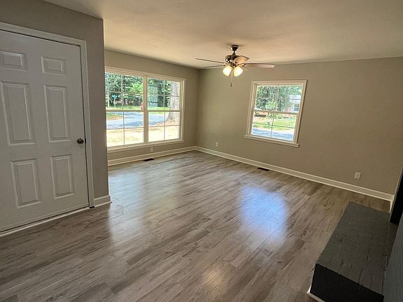 3rd image of 2718 Holly Dr