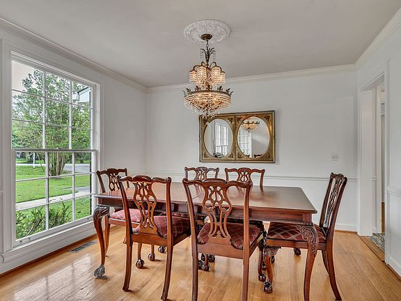 3rd image of 533 Clematis Dr