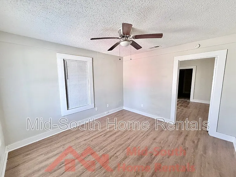 2263 Hunter Ave — Photo 4