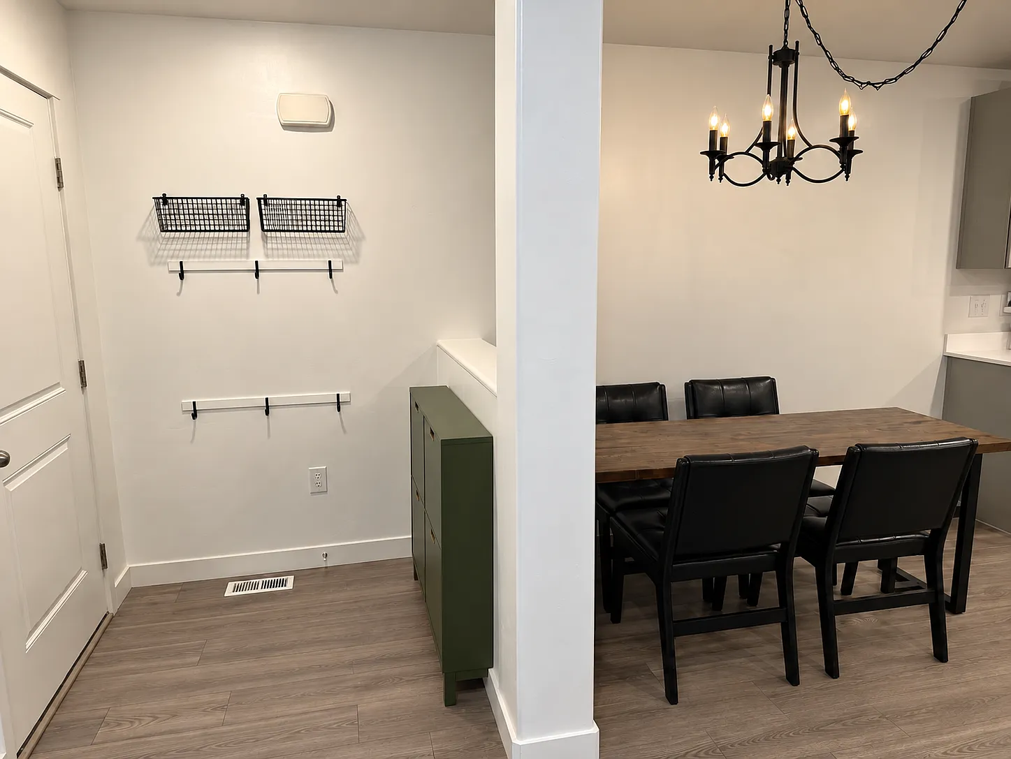 3 bed, 1400 sqft, $2,200 — Photo 3