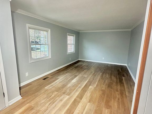 5th image of 104 Country Club Ln