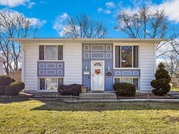 348 E Maple Dr, Glenwood, IL 60425