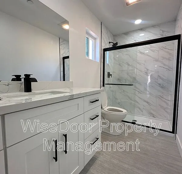 810 S Flower St #1 — Photo 13