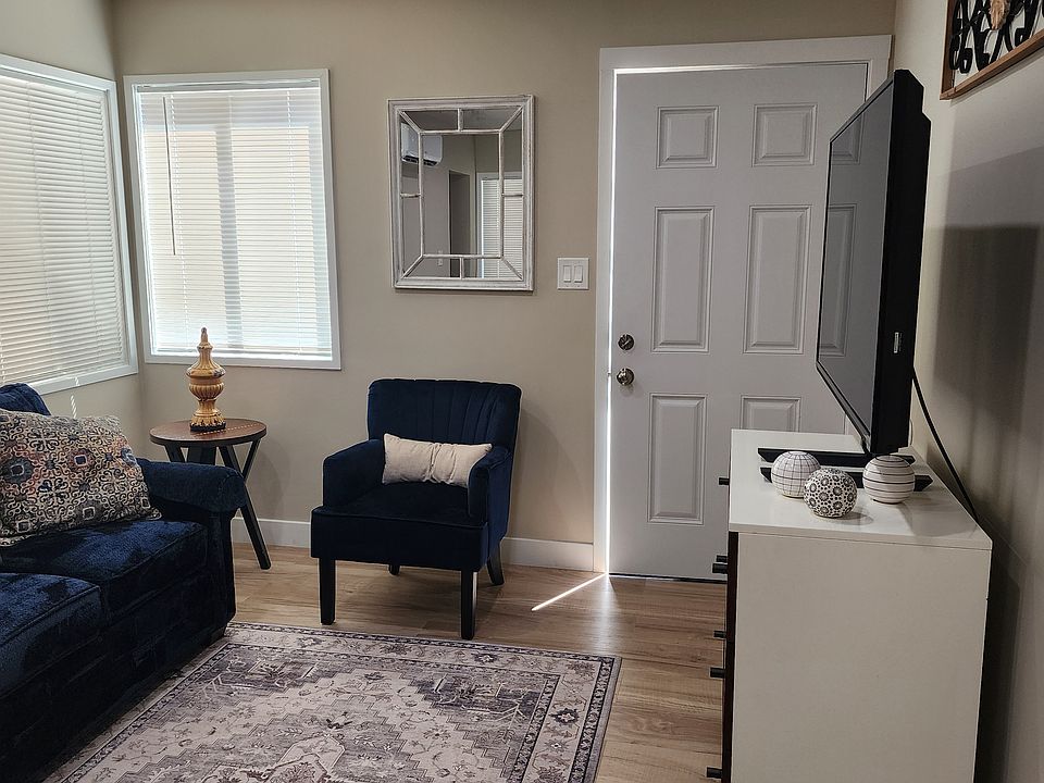 1st image of 2362 Cerritos Ave