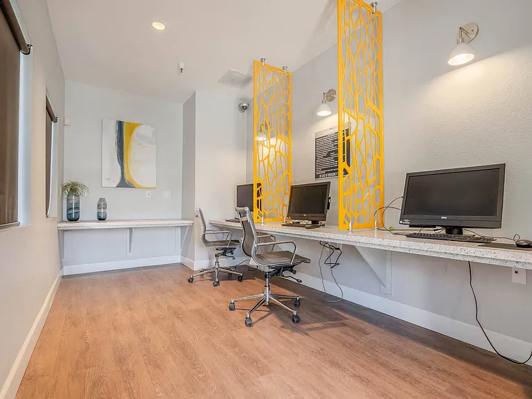 Berkdale Apartments — Photo 26