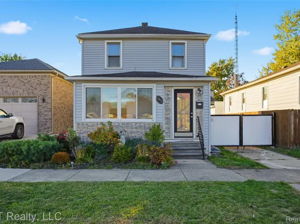 2812 6th St, Wyandotte, MI 48192