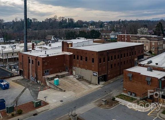 3rd image of 1001 West Ave NW