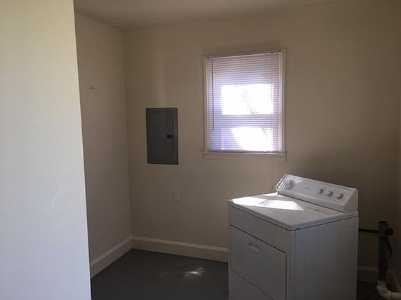 5th image of 220 E Lincoln Ave