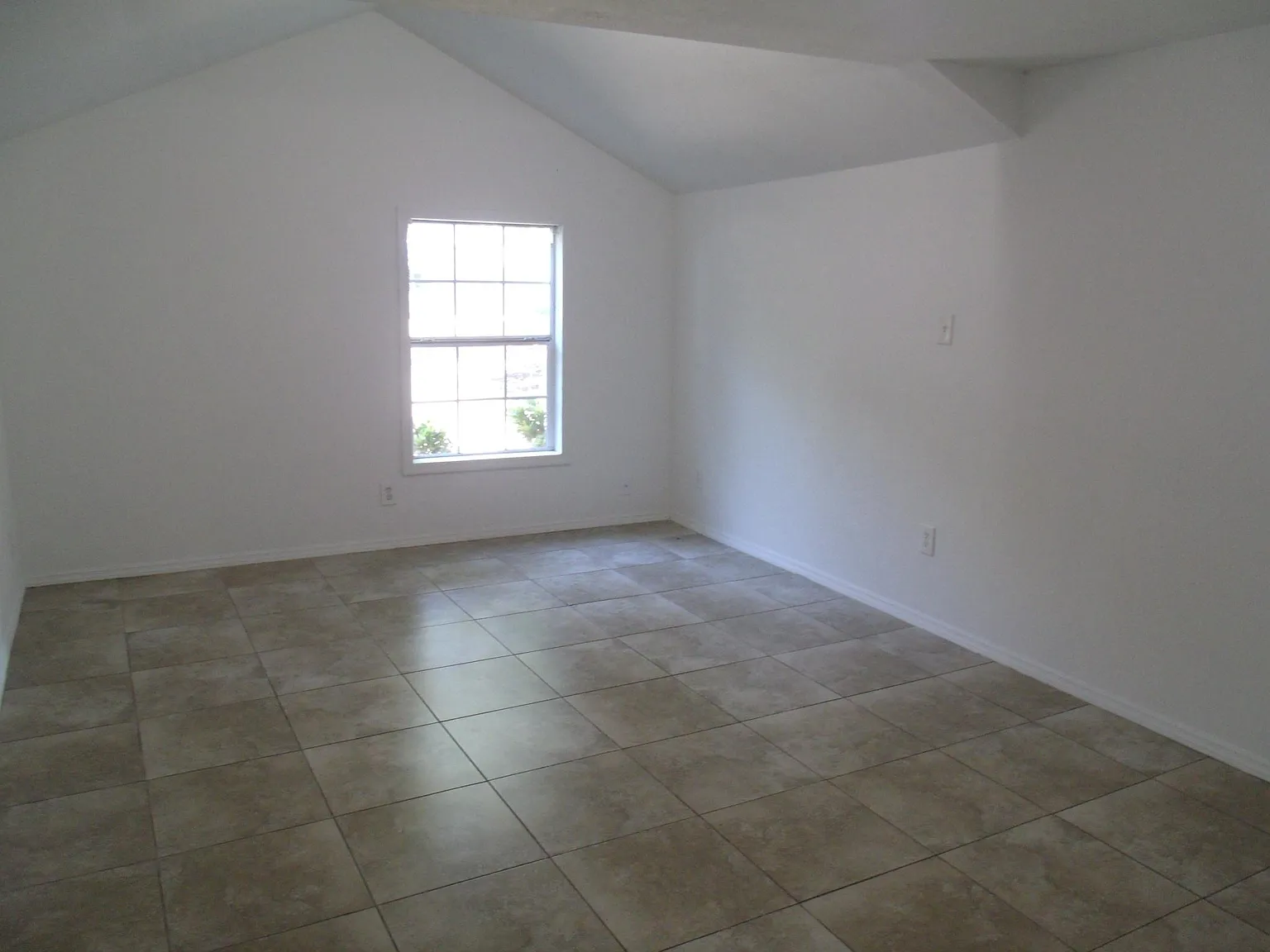 Studio, 500 sqft, $895 — Photo 3