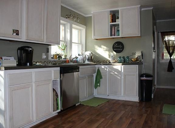 3rd image of 301 Wood St N