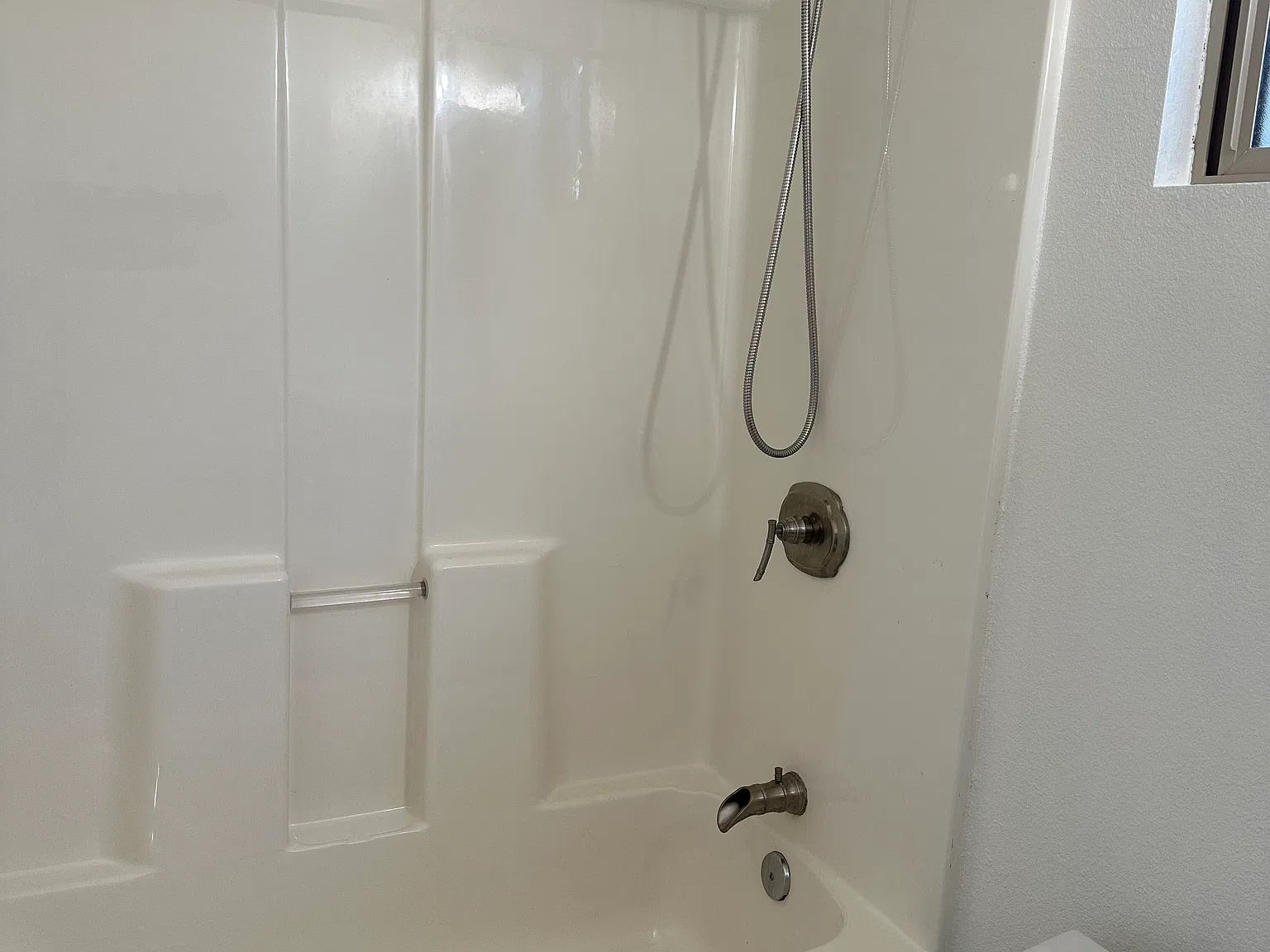 2 bed, 850 sqft, $3,500 — Photo 2