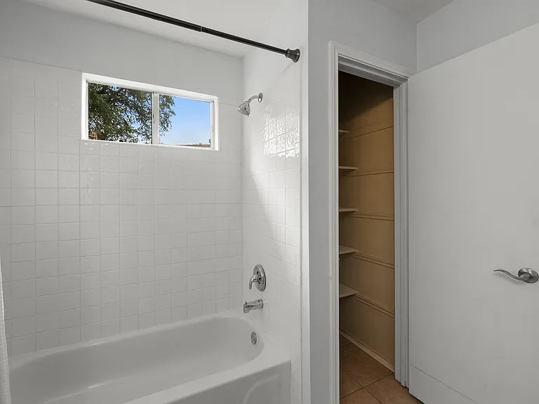 10410 Cayuse Cv — Photo 13