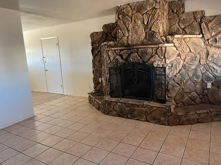 2917 N Northwest Dr — Photo 3