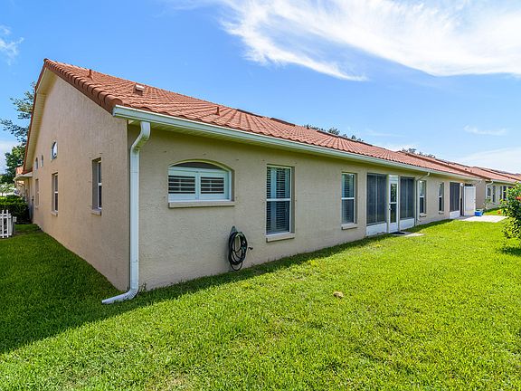 4th image of 7669 Candlewick Dr
