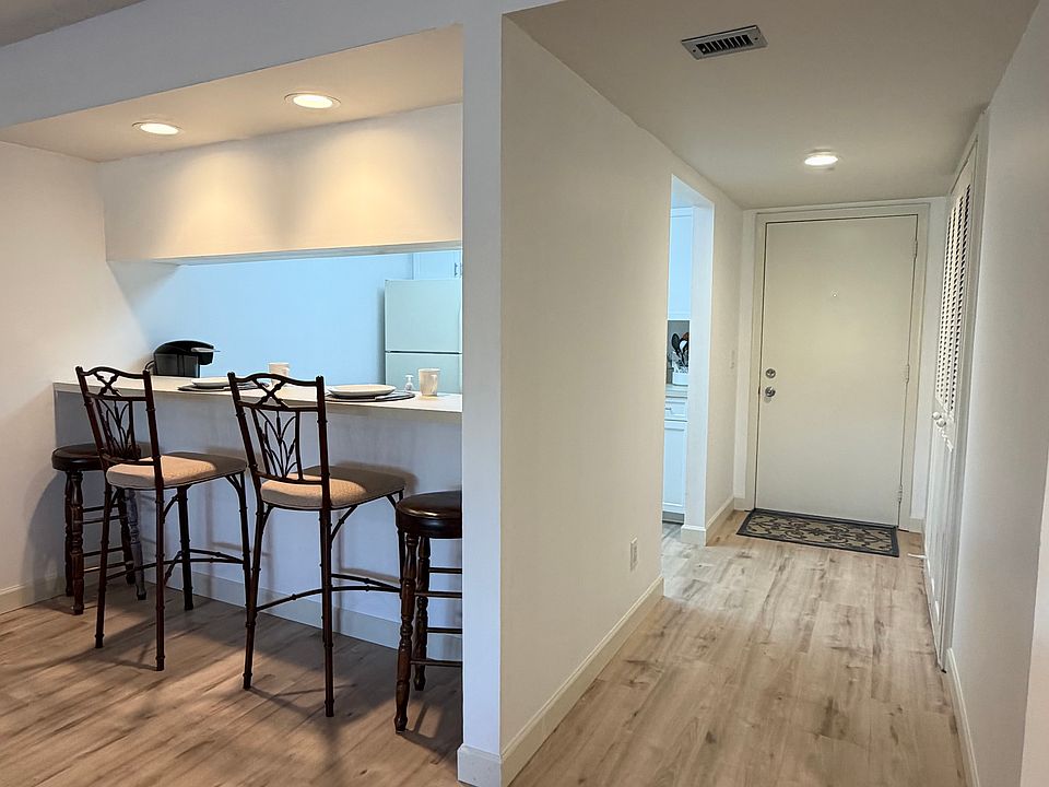 Lovely kitchen w/ pantry